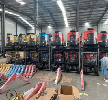 工廠發(fā)貨履帶式遙控割草機(jī) 田園農(nóng)場草坪修剪機(jī) 出口智能剪草機(jī)