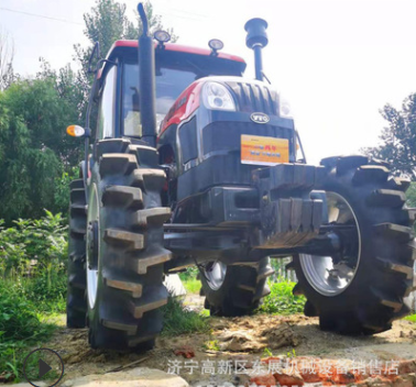 跨境銷售東方紅旋耕犁地機(jī) LX904四輪拖拉機(jī) 自帶強(qiáng)壓四驅(qū)拖拉機(jī)