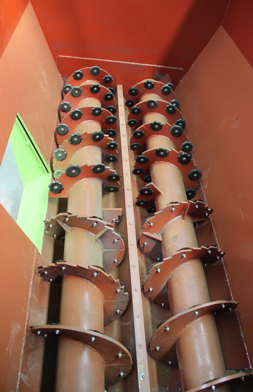 臥式飼料攪拌機里面的雙絞龍