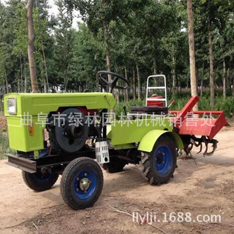 四輪拖拉機(jī)