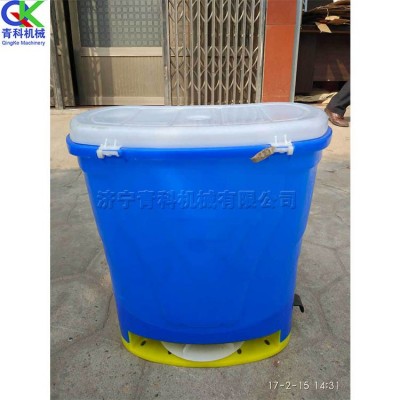 后背式施肥機(jī) 農(nóng)用施肥播種工具 23型復(fù)合肥撒肥桶 電動機(jī)械