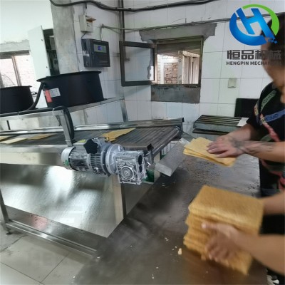 炸脆皮的機器 自動化薄脆油炸生產(chǎn)機器 高產(chǎn)量電加熱油炸機