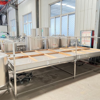 6盒8盒豆油皮機廠家 不銹鋼商用腐竹豆油皮機 兩聯磨漿機組裝