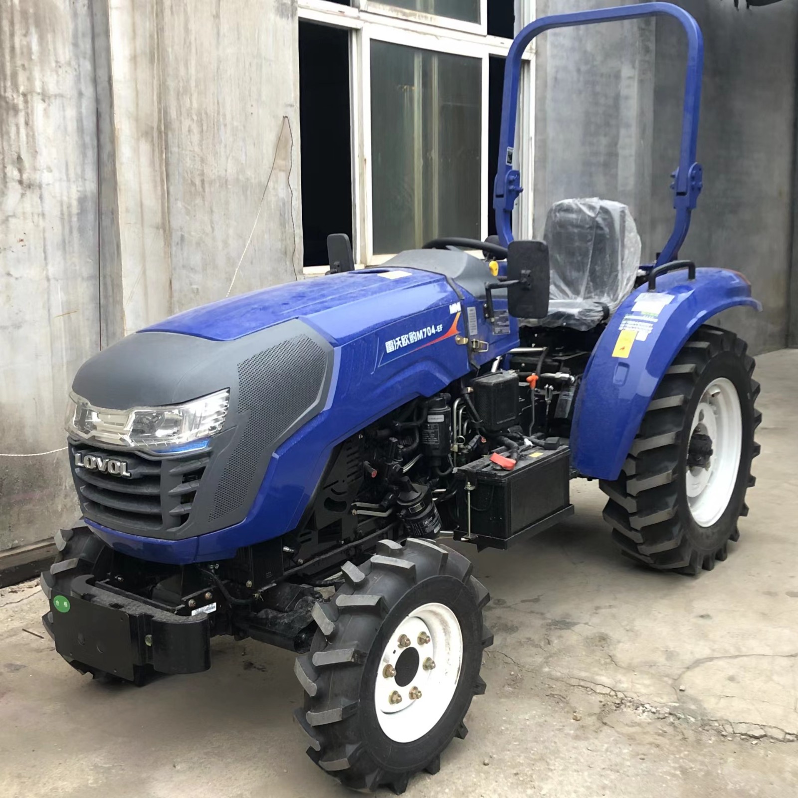 果園大棚王雷沃704拖拉機 性能好開溝旋地機 可配套多種農(nóng)具