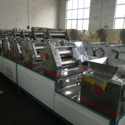 低溫掛面生產(chǎn)線 全自動面條機 大型商用壓面機