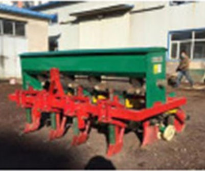 聚豐2BCF-4型倉轉式玉米精量播種機
