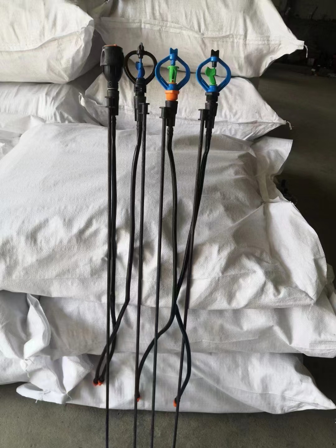 愛潤節(jié)露天噴灌用1米地插中噴整套 噴灑均勻 不傷苗