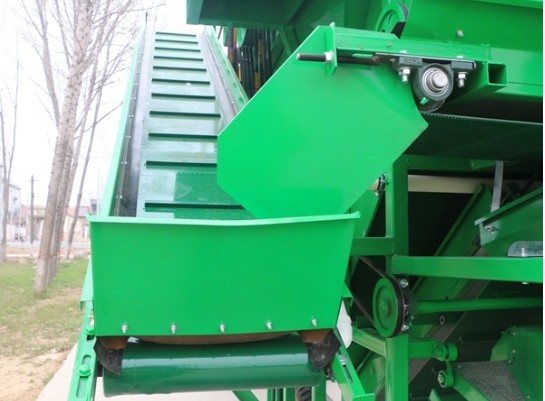 2022年大型花生摘果機