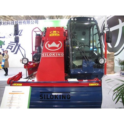 蒙拓自走式飼料攪拌車