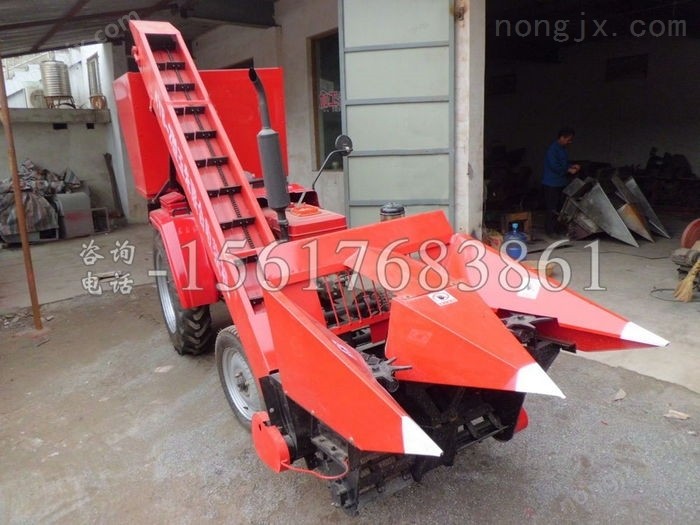 小四輪玉米收割機(jī)
