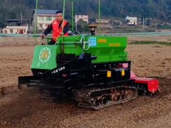 施肥旋耕一體機，履帶自走式，施肥均勻可定制無人駕駛操作簡便，農業機械、旋耕機、農用耕地機