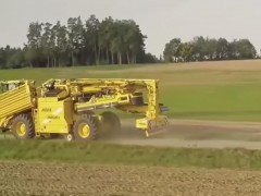 好厲害的農機設備，搞的跟變形金剛一樣，實在佩服